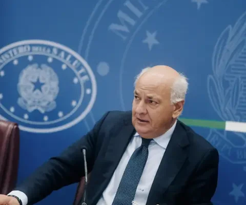 Immagine di copertina della notizia L’APP “LAZIO DOCTOR per COVID“, uno strumento con cui informarti e poter comunicare i tuoi sintomi al medico per monitorare la tua situazione a distanza, in totale sicurezza